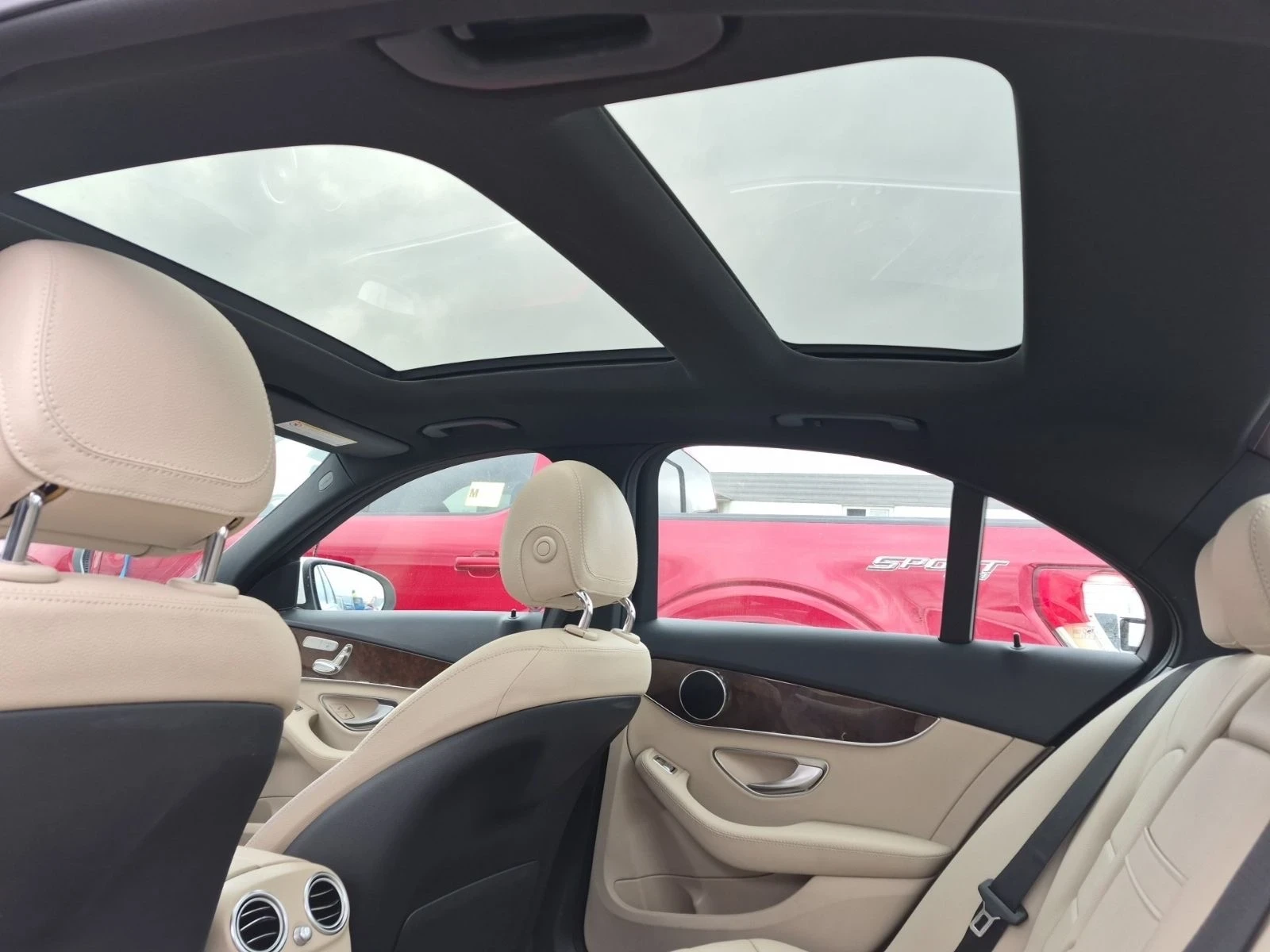 Mercedes-Benz C 300 AMG Line | Панорама | Keyless | AMG | Камера | , снимка 9 - Автомобили и джипове - 54476419