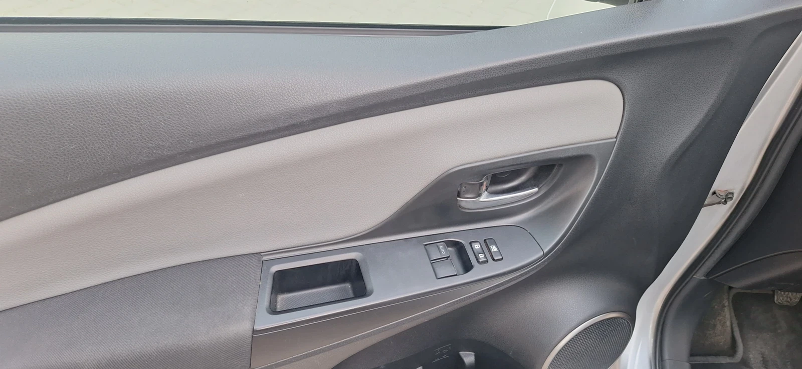 Toyota Yaris, снимка 7 - Автомобили и джипове - 54610397