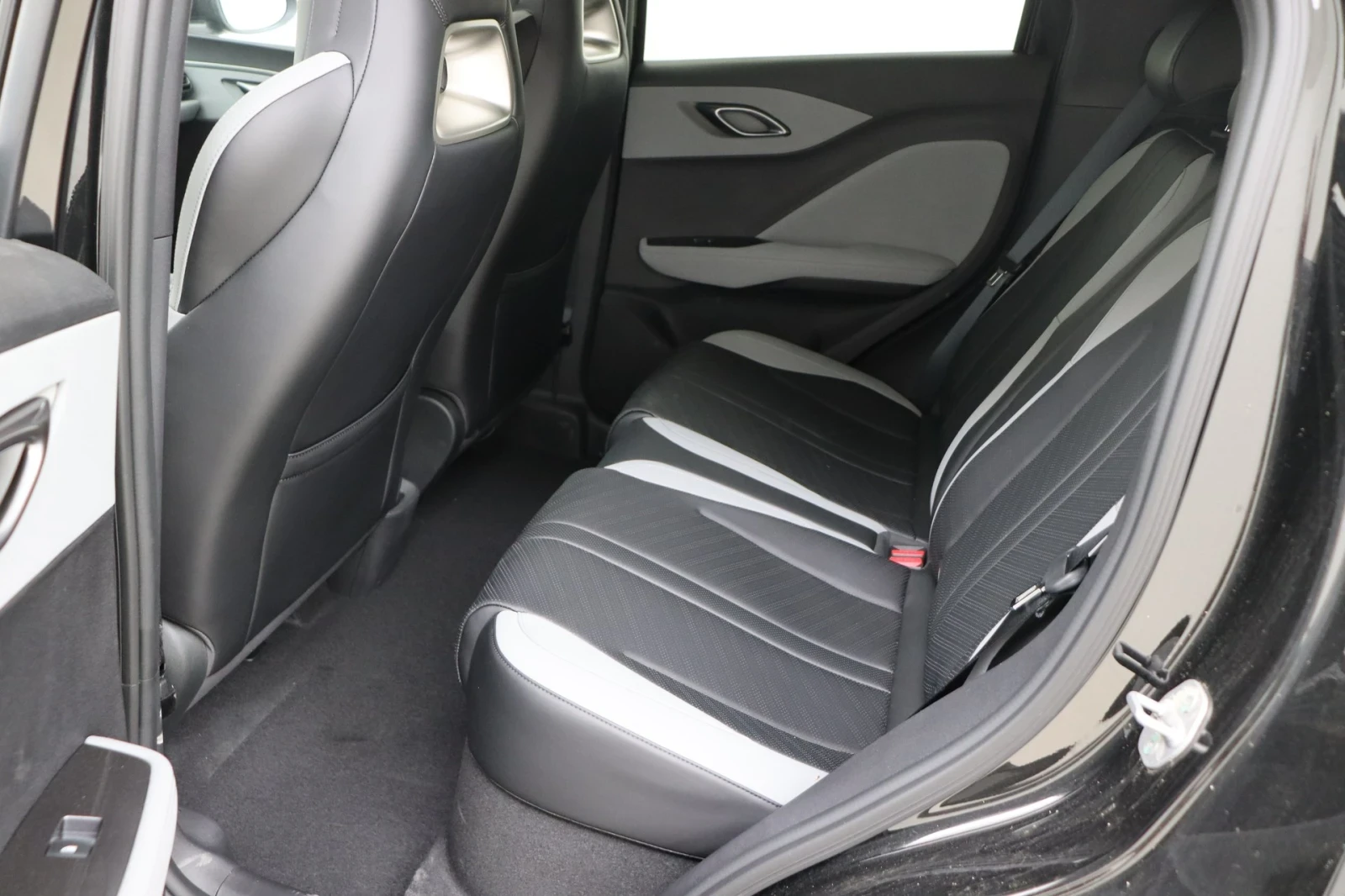 BYD Dolphin SURF COMFORT 43.2kW НОВА, снимка 6 - Автомобили и джипове - 54609946