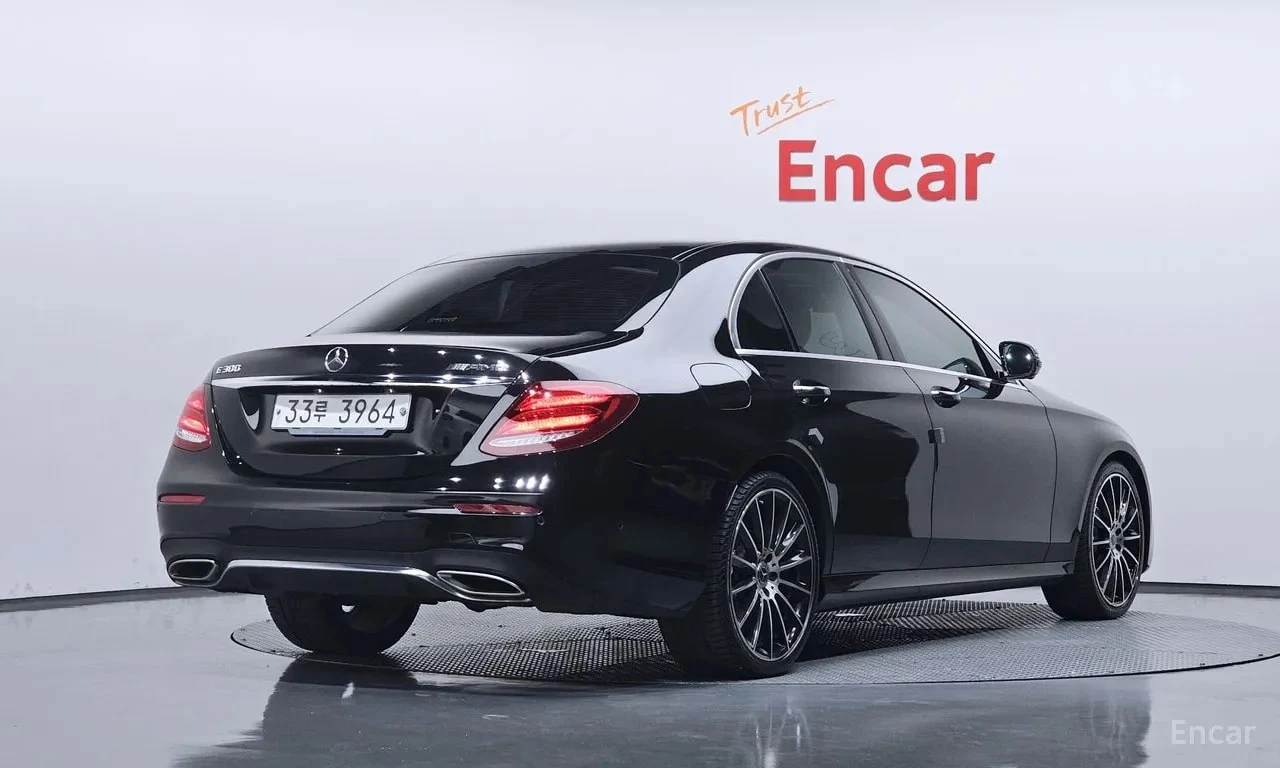 Mercedes-Benz E 300 AMG-PACK| MULTIBEAM| BURMESTER| ОБДУХВАНЕ| , снимка 2 - Автомобили и джипове - 56108024