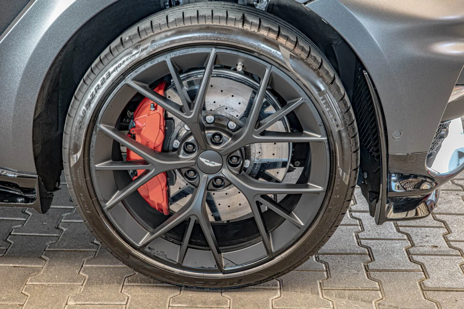 Aston Martin DBX 707/Керамика/Карбон/Обдухване/Камера 360/Bowers&Wi, снимка 14 - Автомобили и джипове - 56225668