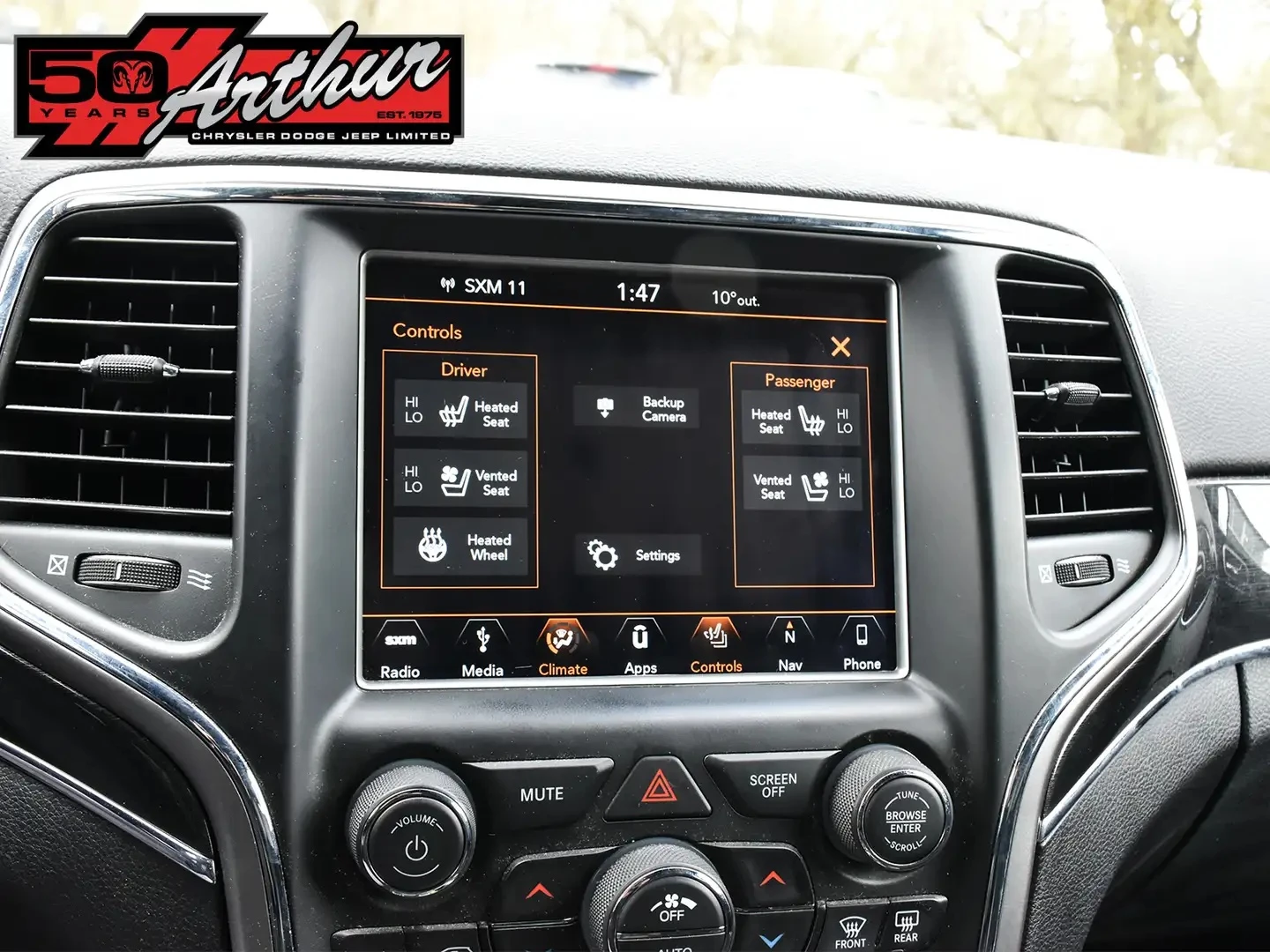 Jeep Grand cherokee TRAILHAWK / 5.7 HEMI / 4X4 / CARFAX / , снимка 11 - Автомобили и джипове - 54445743