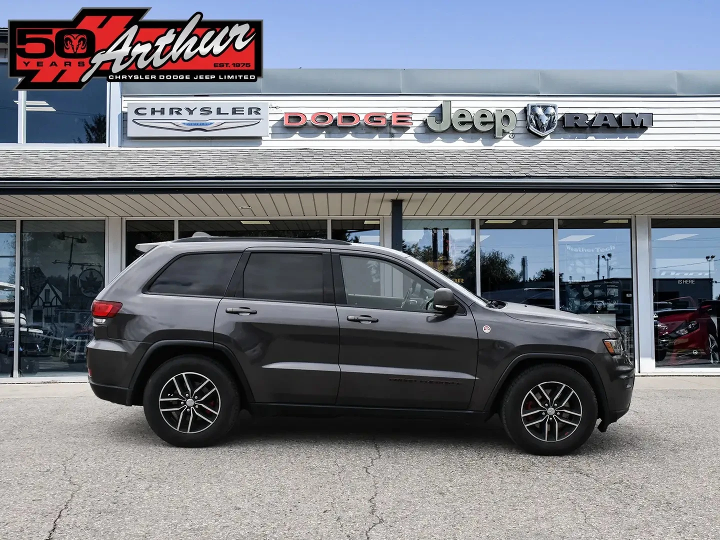 Jeep Grand cherokee TRAILHAWK / 5.7 HEMI / 4X4 / CARFAX / , снимка 3 - Автомобили и джипове - 54445743