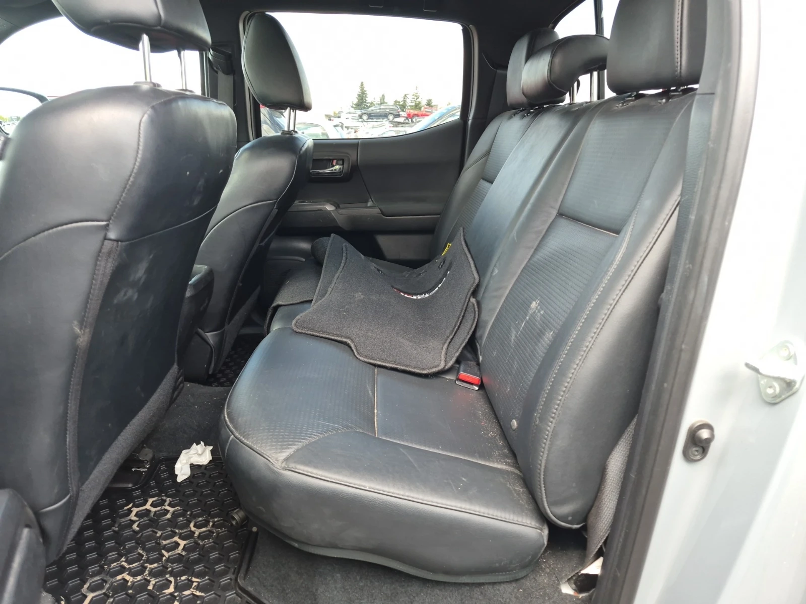 Toyota Tacoma CREW CAB SHORT BED , снимка 17 - Автомобили и джипове - 54473677