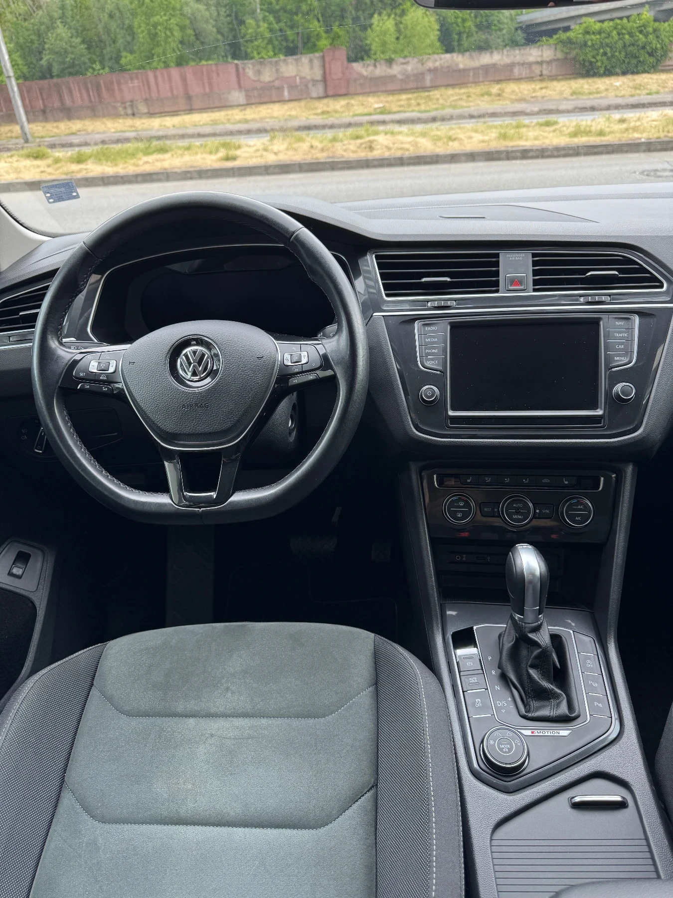 VW Tiguan 2.0TDI 4MOTION, снимка 7 - Автомобили и джипове - 54609921