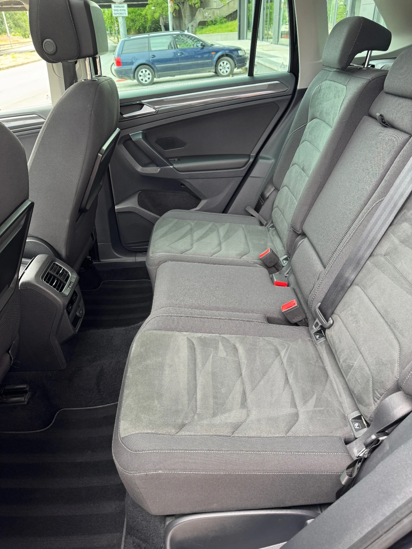 VW Tiguan 2.0TDI 4MOTION, снимка 9 - Автомобили и джипове - 54609921