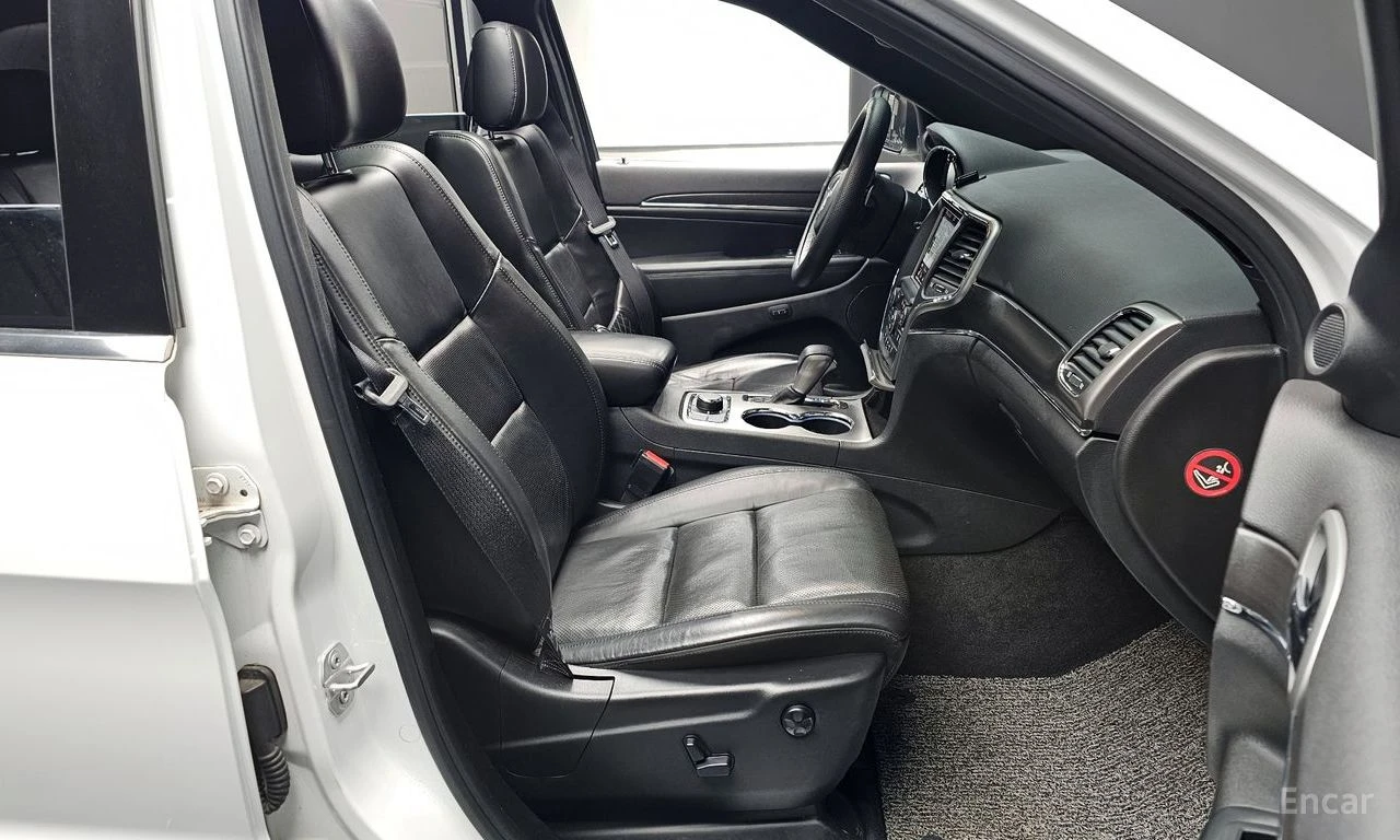 Jeep Grand cherokee 3.6* V6* 8ZF* ПОДГРЕВ* ОБДУХВАНЕ* КАМЕРА* КЕЙЛЕС* , снимка 13 - Автомобили и джипове - 55863606