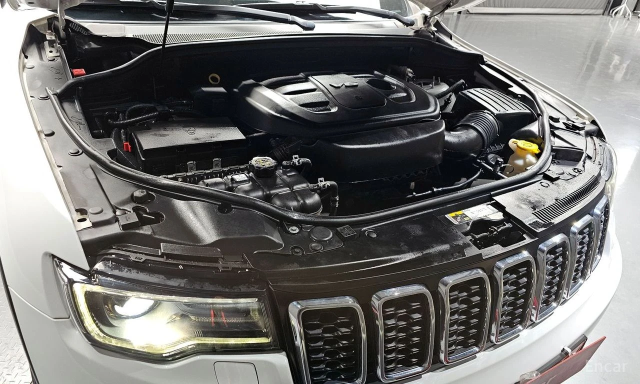 Jeep Grand cherokee 3.6* V6* 8ZF* ПОДГРЕВ* ОБДУХВАНЕ* КАМЕРА* КЕЙЛЕС* , снимка 17 - Автомобили и джипове - 55863606