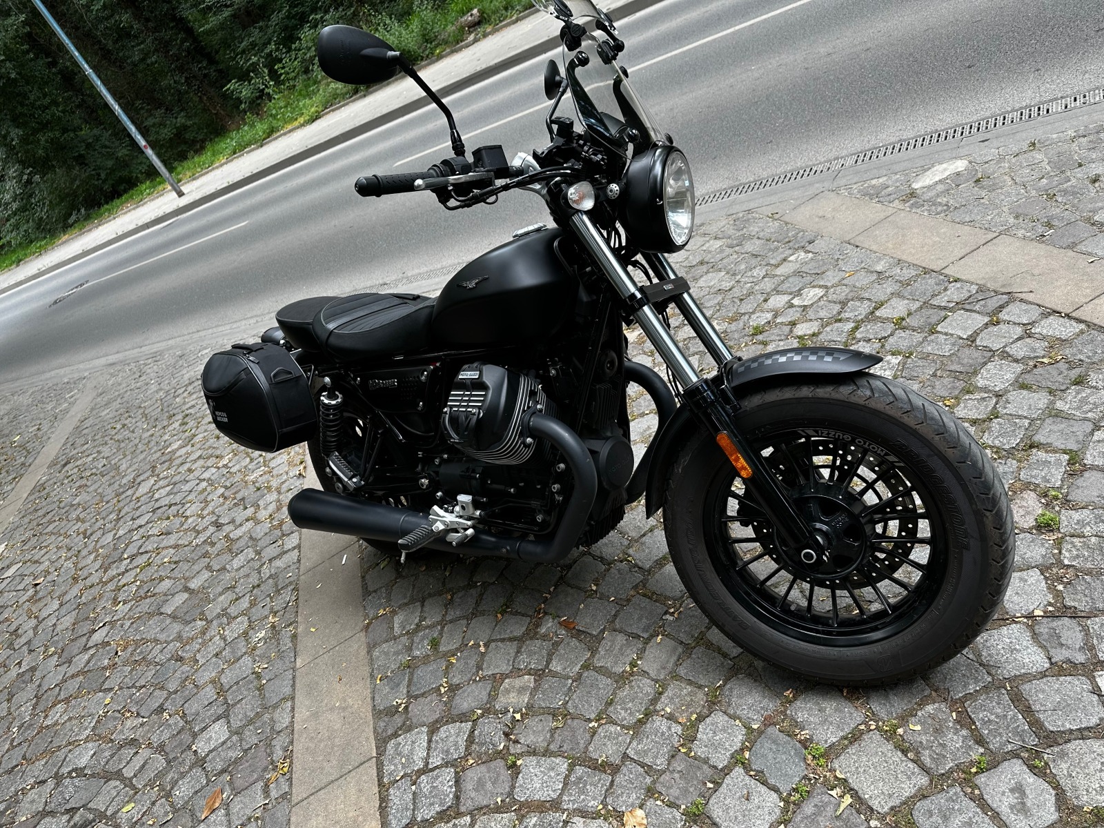 Moto Guzzi V 9 Bobber - изображение 4