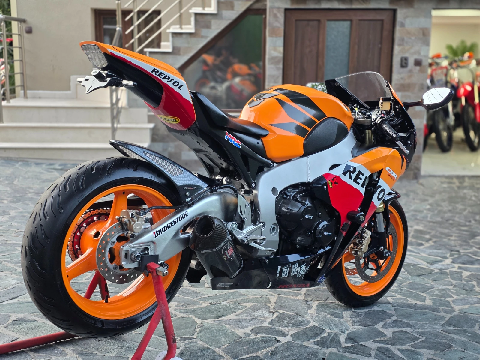 Honda Cbr 1000 ЛИЗИНГ REPSOL, снимка 8 - Мотоциклети и мототехника - 55647354