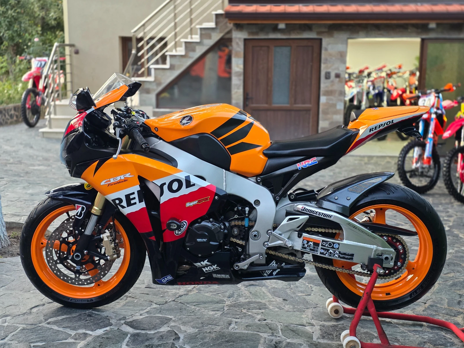 Honda Cbr 1000 ЛИЗИНГ REPSOL, снимка 13 - Мотоциклети и мототехника - 55647354