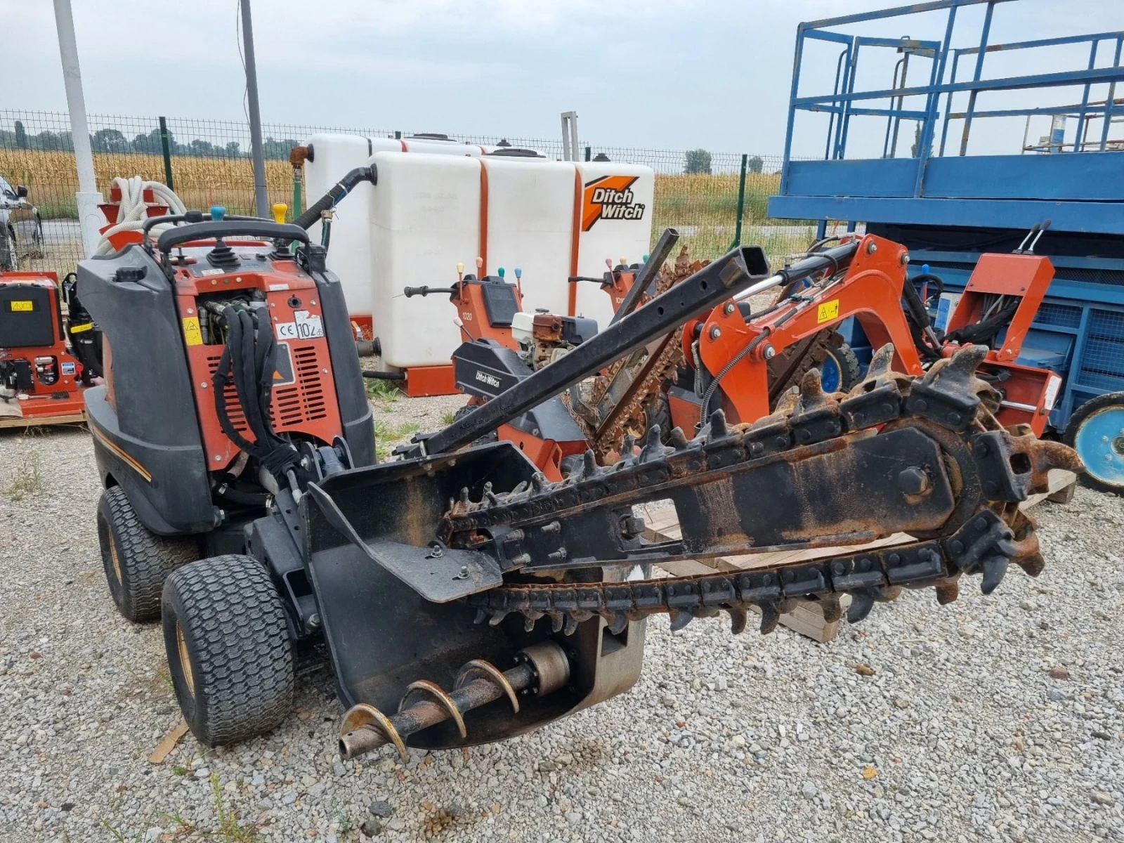 Багер Друга марка DITCH WITCH R300, снимка 1
