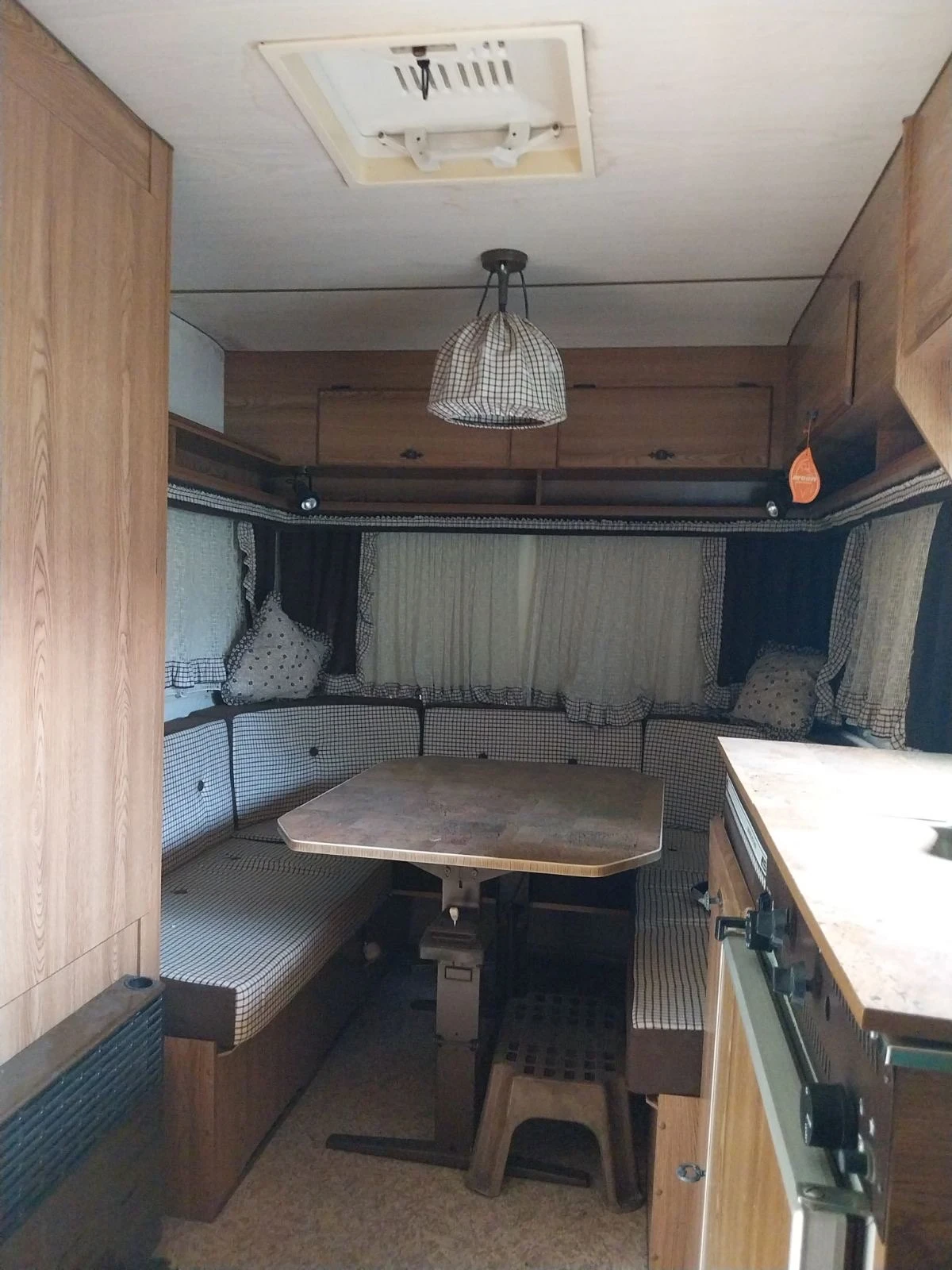 Каравана LMC MUSTERLAND 380 LUXUS, снимка 5 - Каравани и кемпери - 56045853