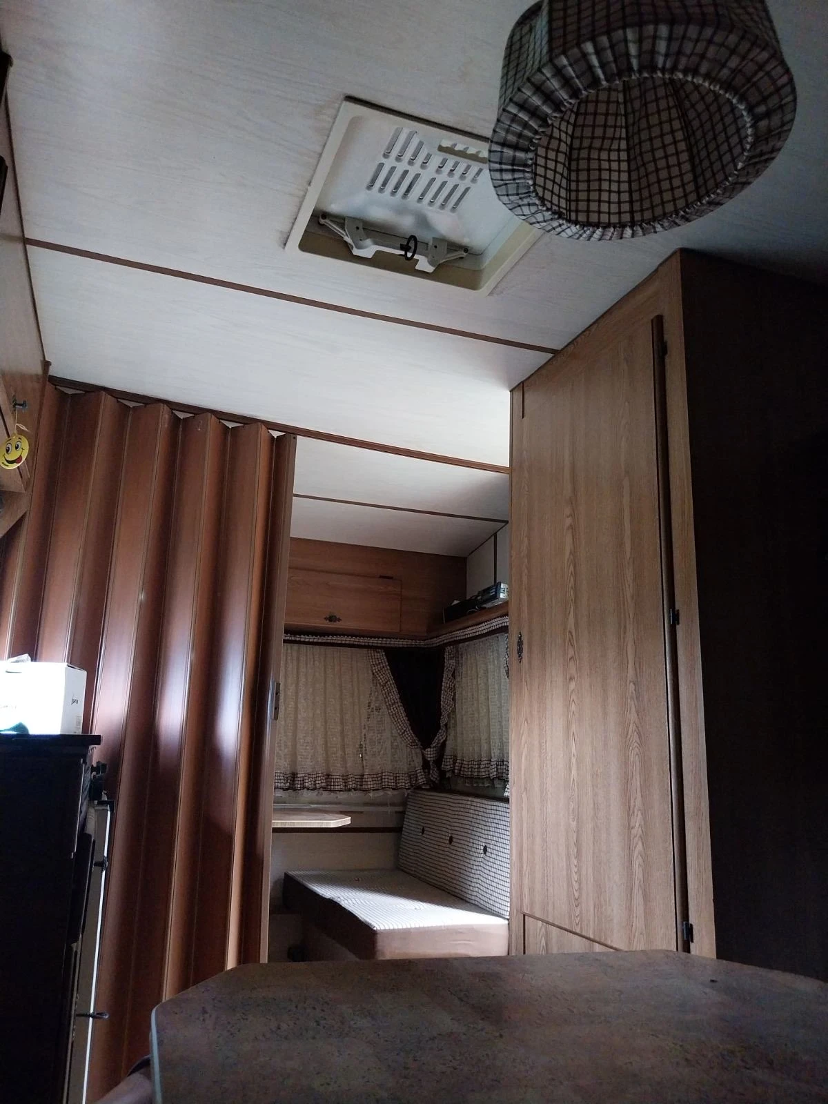 Каравана LMC MUSTERLAND 380 LUXUS, снимка 7 - Каравани и кемпери - 56045853