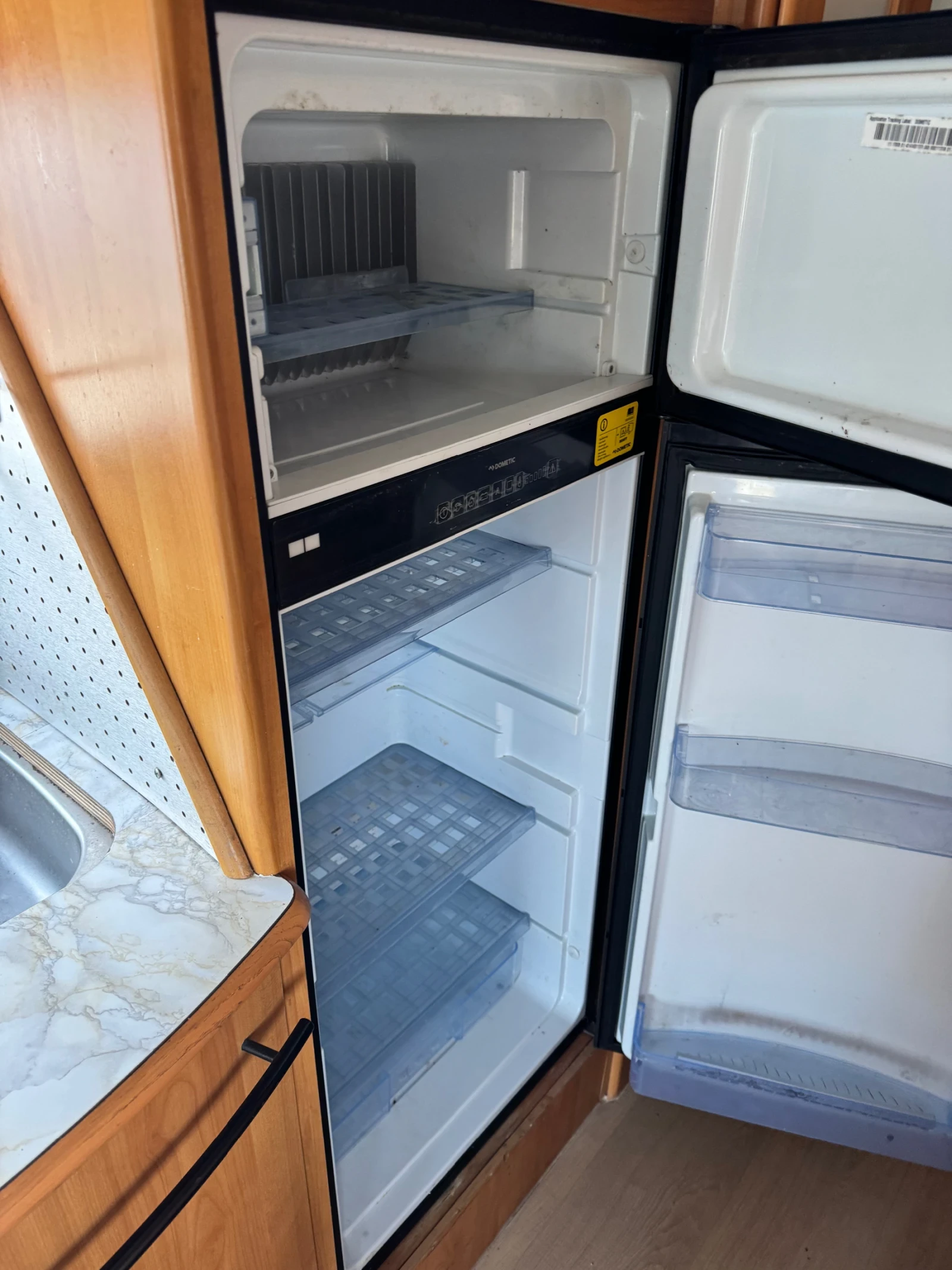 Кемпер Mercedes-Benz HYMER  3+ 1 , снимка 10 - Каравани и кемпери - 56184353