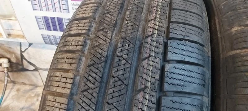 Гуми Зимни 235/50R17, снимка 2 - Гуми и джанти - 35608196