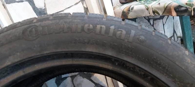 Гуми Зимни 235/50R17, снимка 3 - Гуми и джанти - 35608196