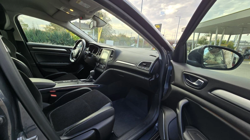 Renault Megane 1.5 DCI , снимка 13 - Автомобили и джипове - 52319827