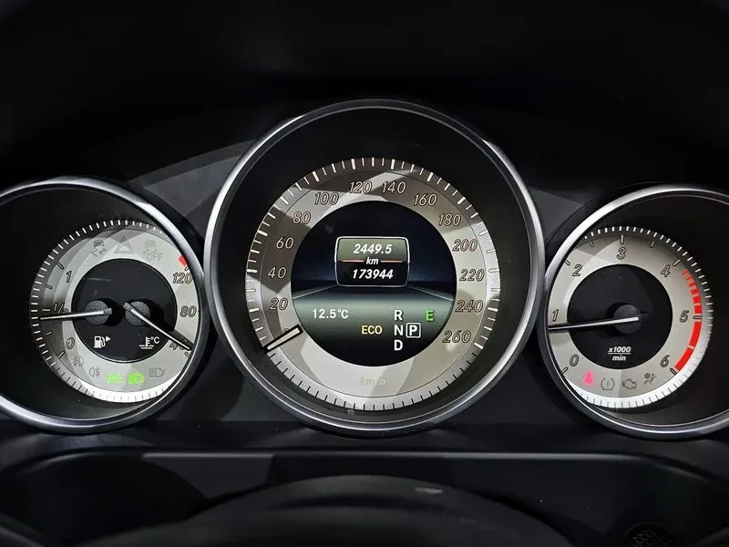 Mercedes-Benz E 220 Bluetech Avantgarde - изображение 8