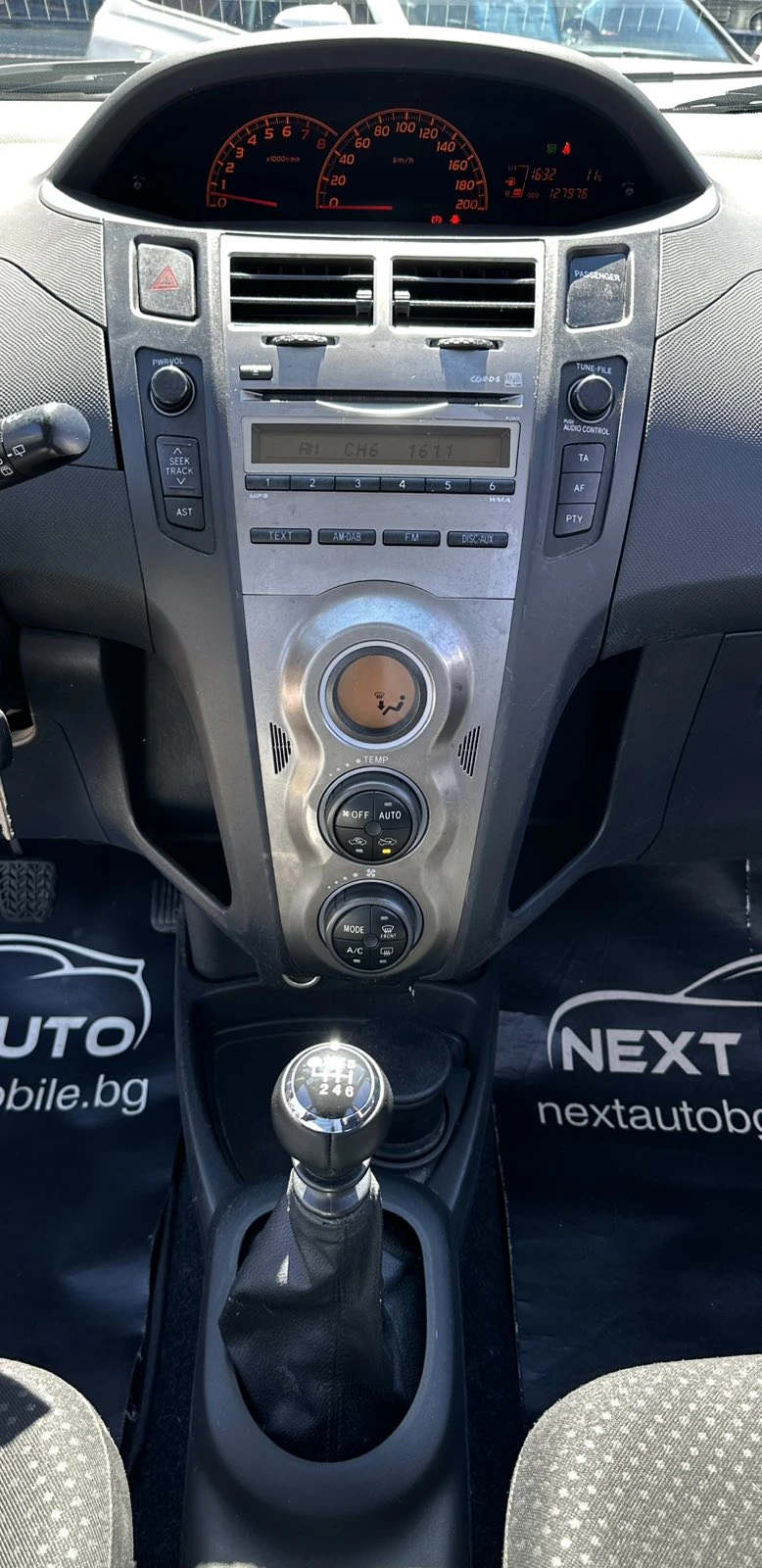 Toyota Yaris 1.3i-VVT 99HP 127 000KM EU5B, снимка 10 - Автомобили и джипове - 54112966