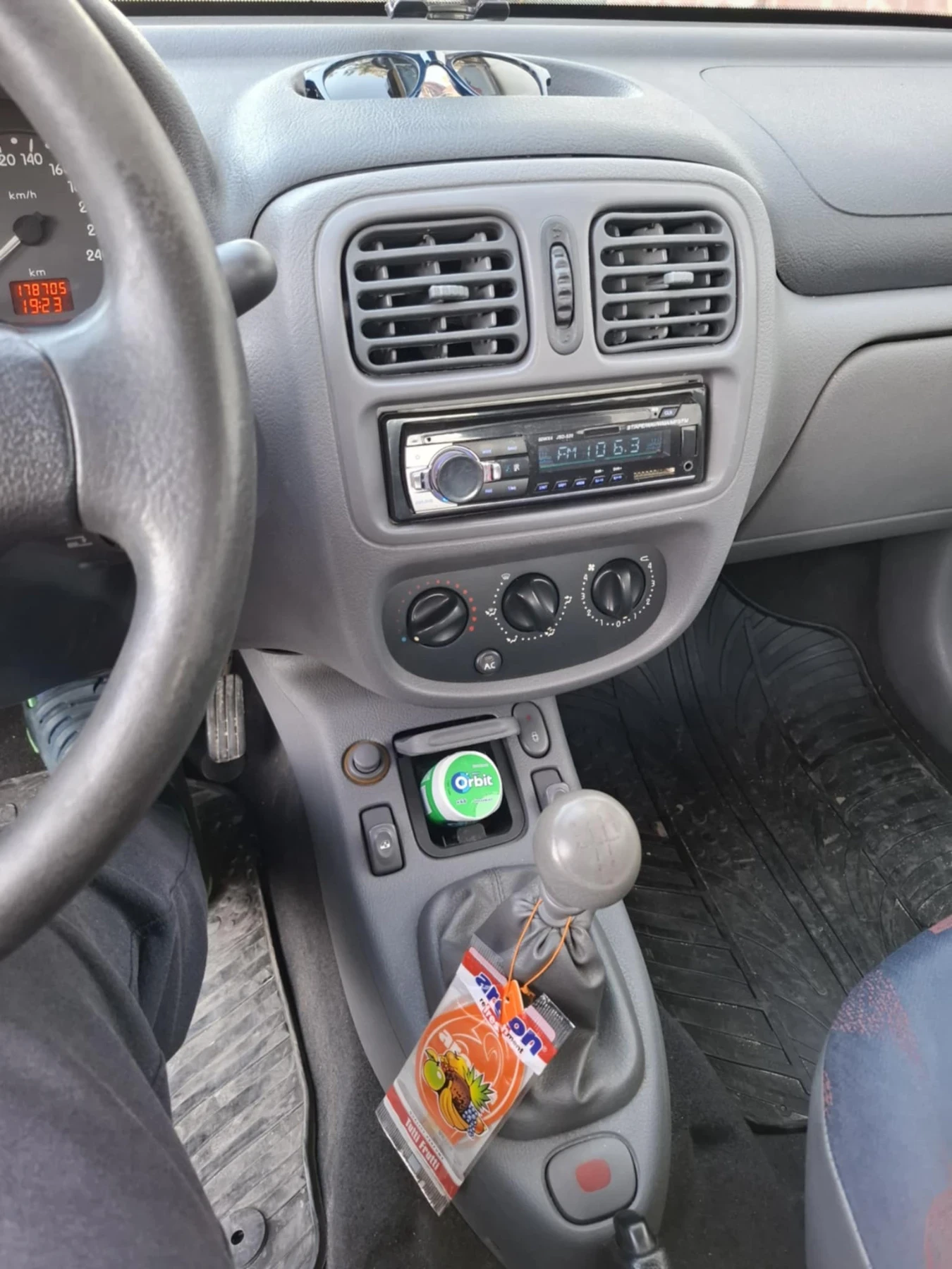 Renault Clio 1.4 i - изображение 6