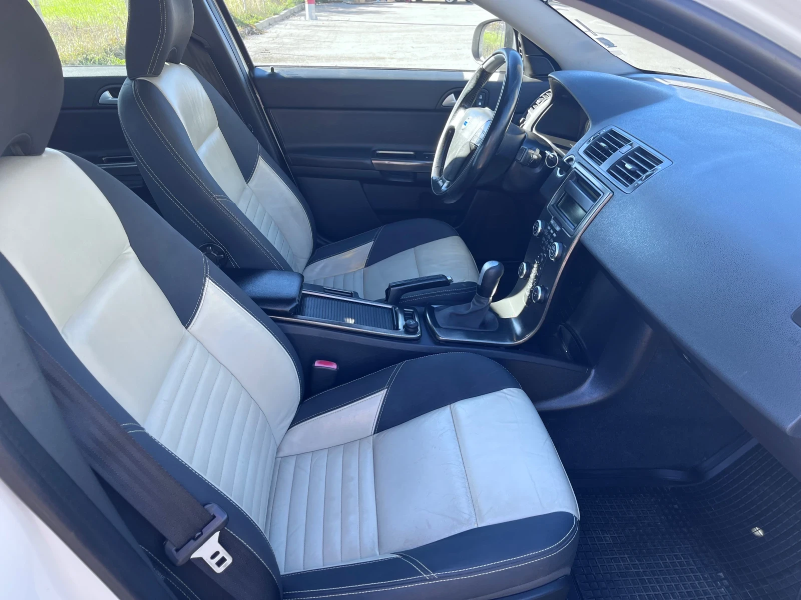 Volvo S40 2.0 D3 150 R-Design Facelift  | Mobile.bg   10