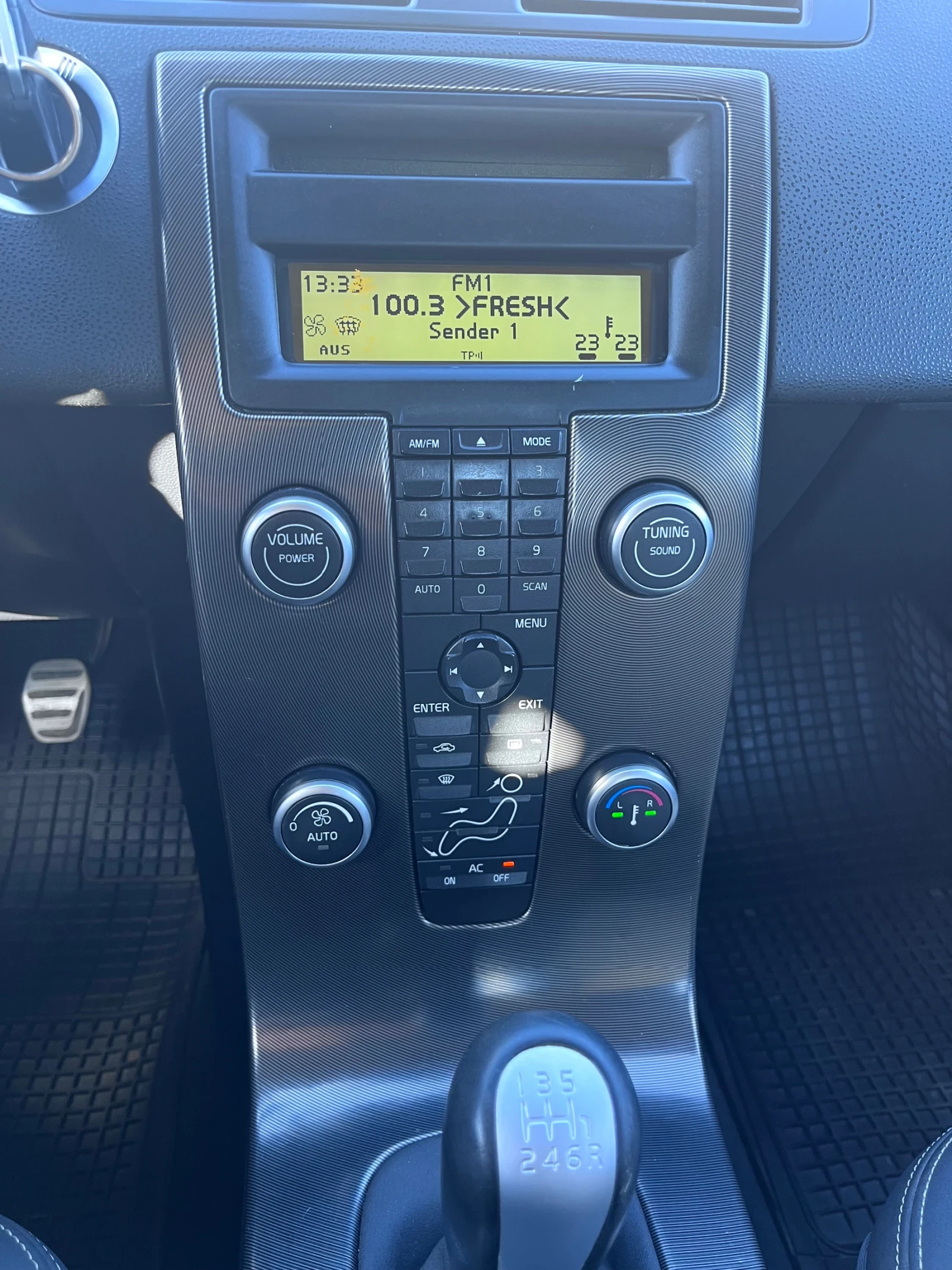 Volvo S40 2.0 D3 150 R-Design Facelift  | Mobile.bg   14