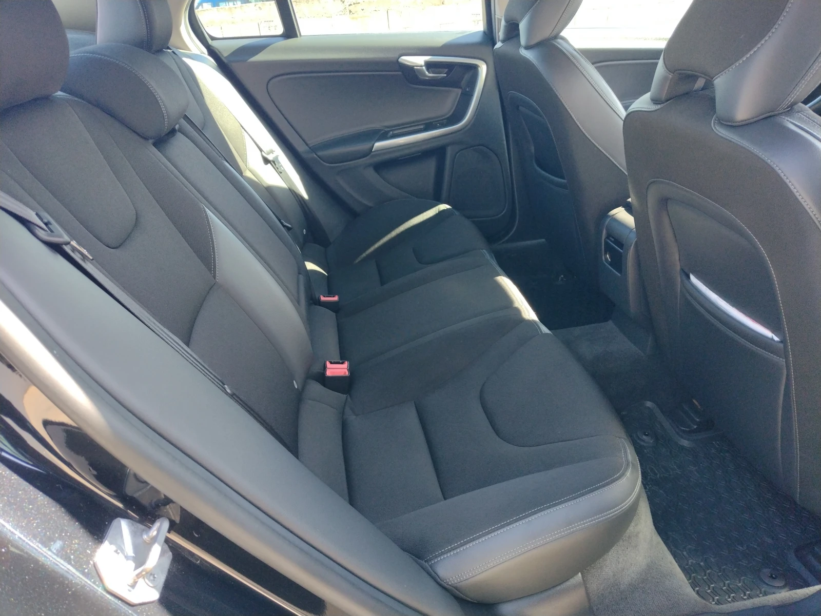 Volvo S60 2.0 D* D4* Автомат* Евро 6* Топ* , снимка 10 - Автомобили и джипове - 53865489