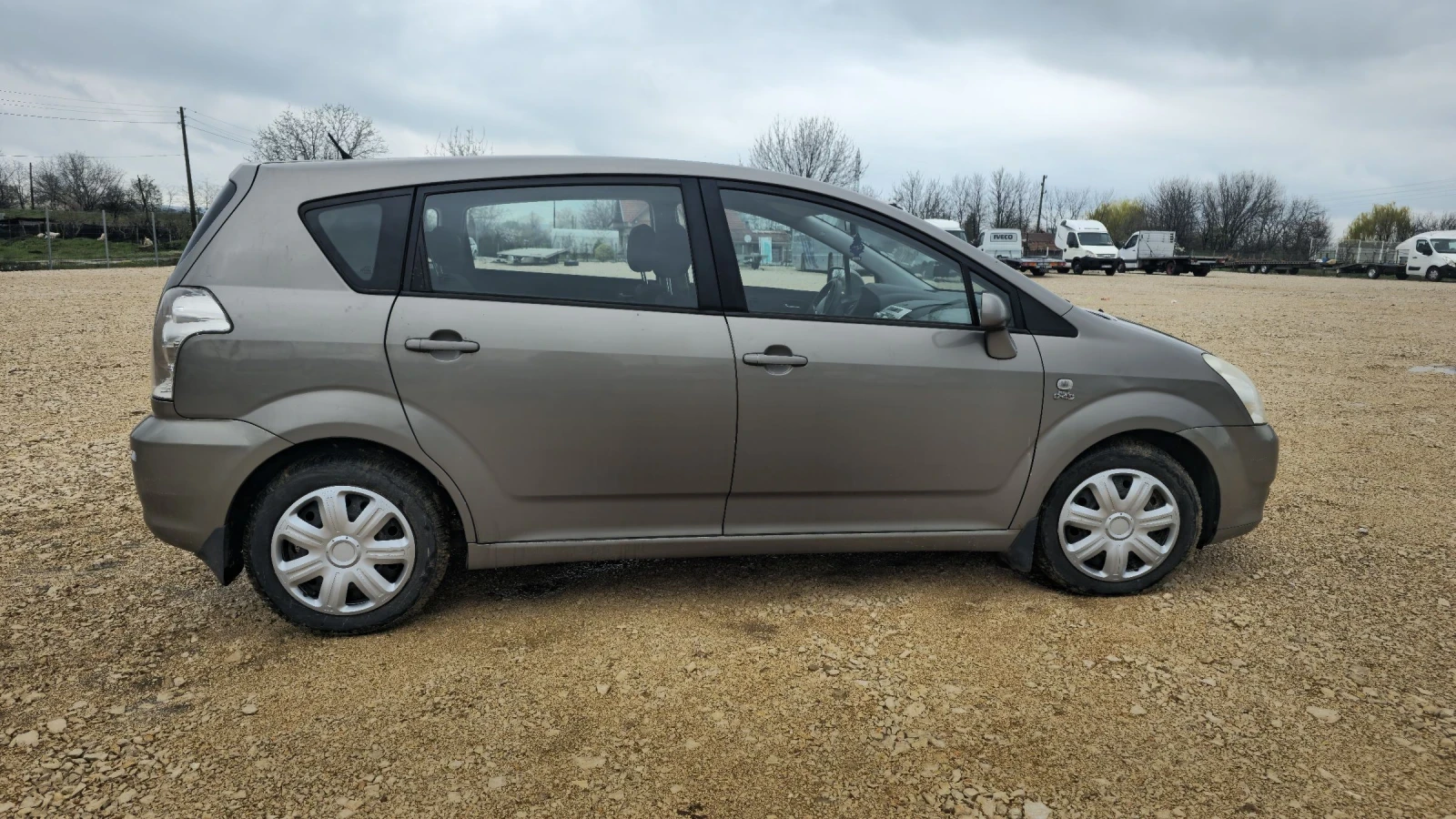 Toyota Corolla verso 2.0 D4D, снимка 4 - Автомобили и джипове - 54081702