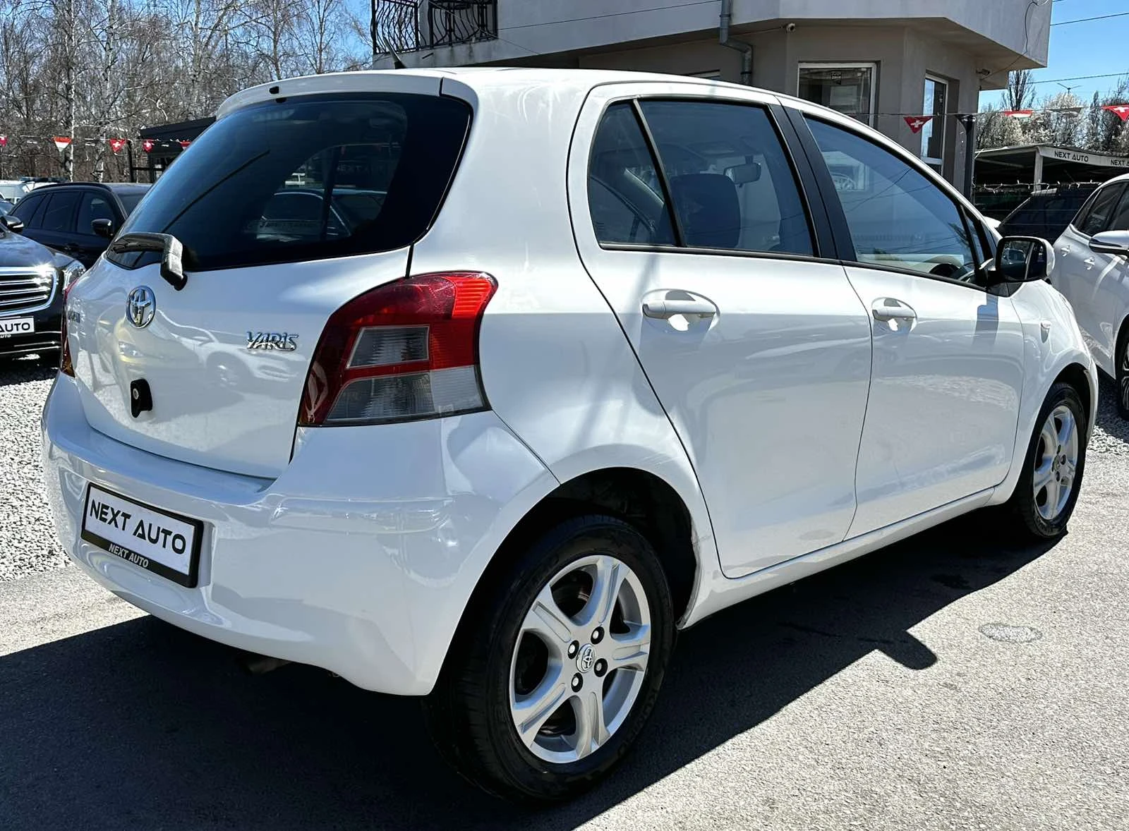 Toyota Yaris 1.3i-VVT 99HP 127 000KM EU5B, снимка 5 - Автомобили и джипове - 54112966