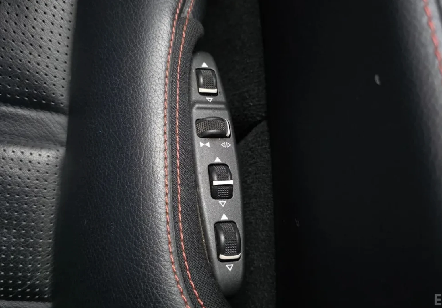 Mercedes-Benz CLS 400 AMG LINE* 360* КОЖА* ПОДГРЕВ* ОБДУХВАНЕ* , снимка 17 - Автомобили и джипове - 54127548