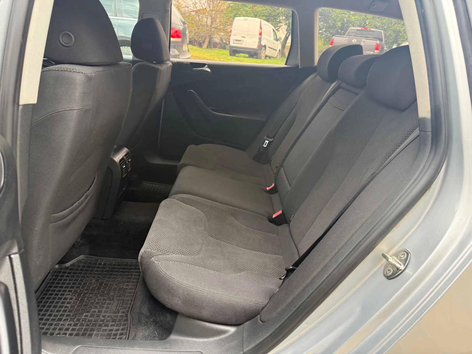 VW Passat 2.0TDI DSG, снимка 10 - Автомобили и джипове - 54399876