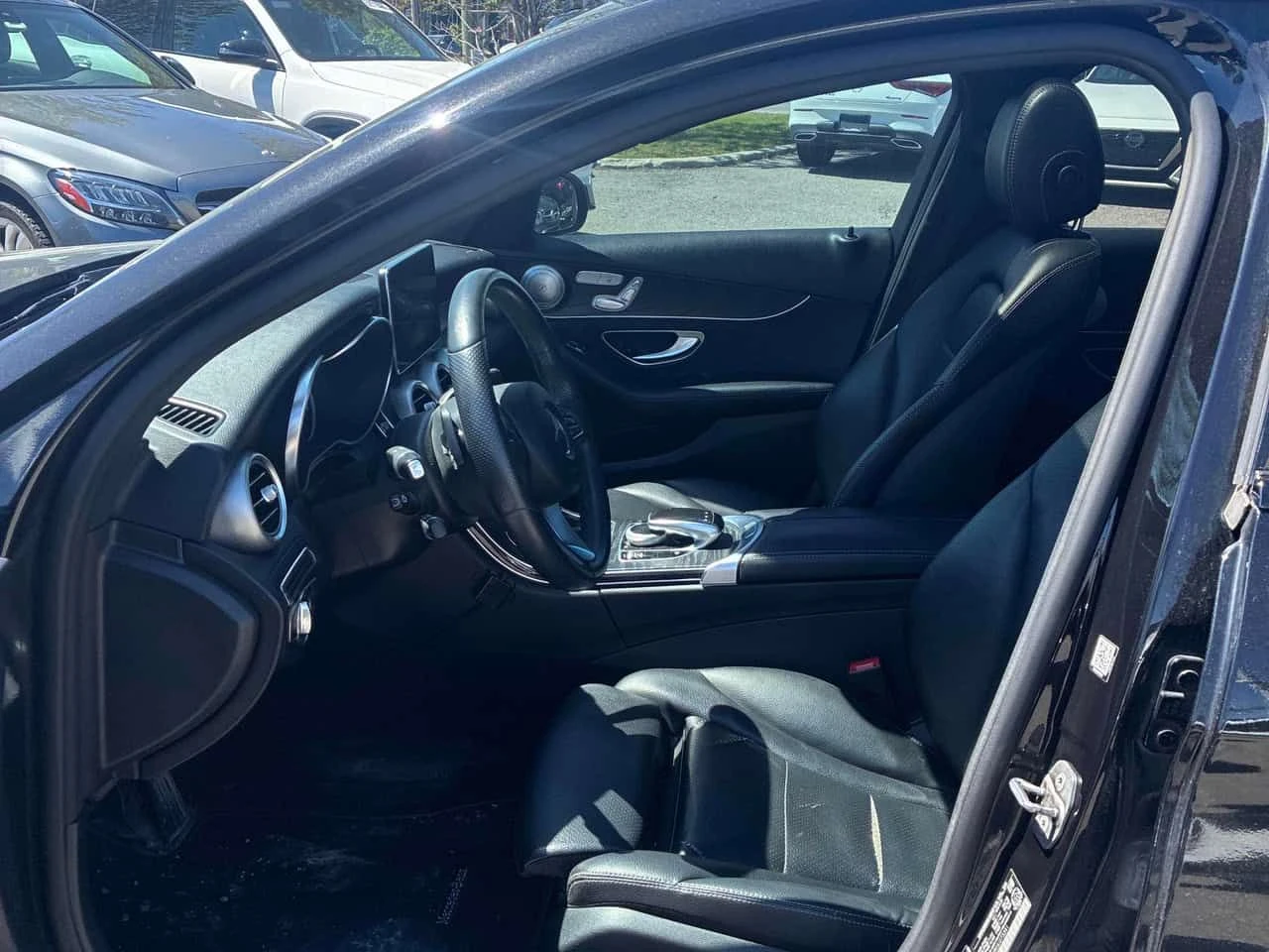 Mercedes-Benz C 300 * АВТОКРЕДИТ * ОТ ПРЕДСТАВИТЕЛСТВО, снимка 9 - Автомобили и джипове - 54635390