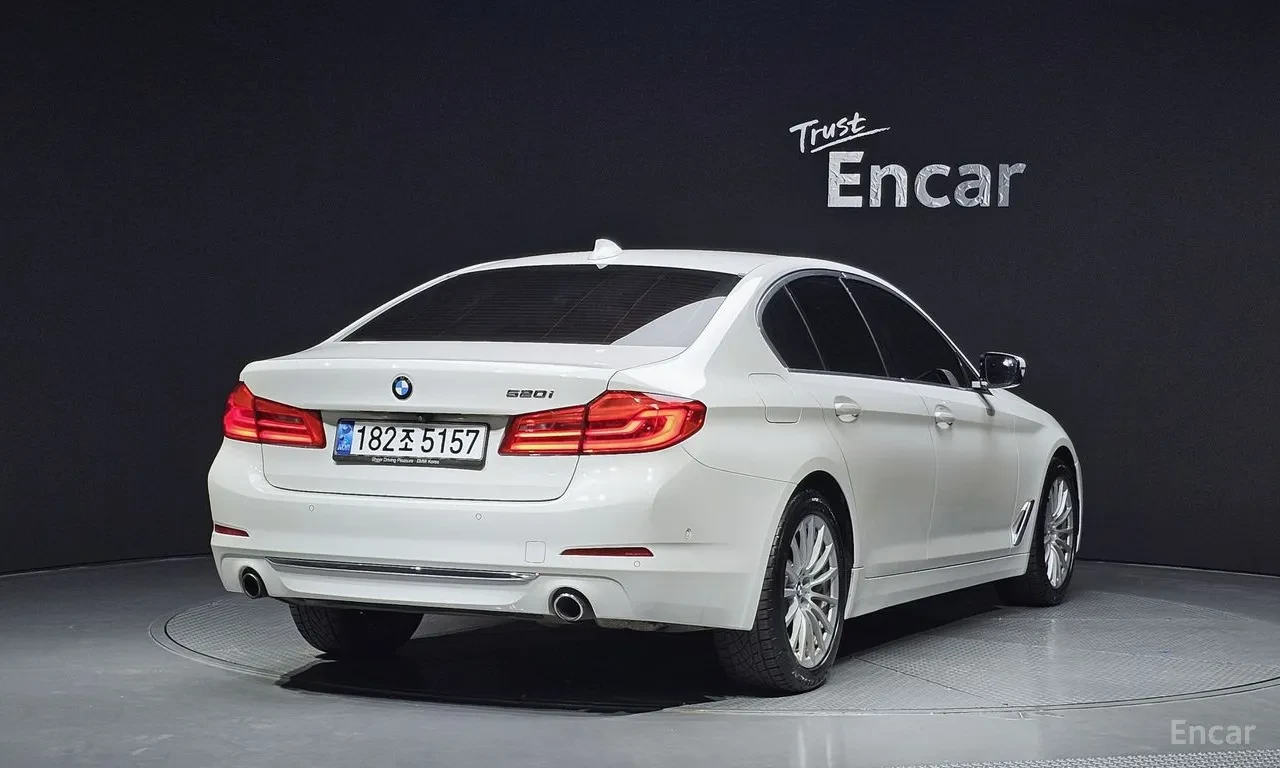 BMW 520 i, снимка 2 - Автомобили и джипове - 54750982