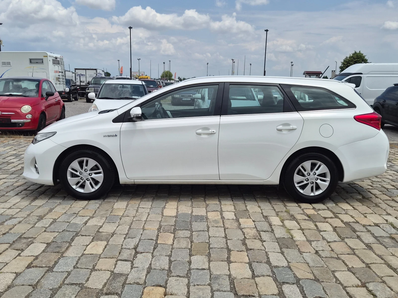 Toyota Auris 1.8HYBRID 130000KM. ВСИЧКО ПЛАТЕНО, снимка 4 - Автомобили и джипове - 55133027