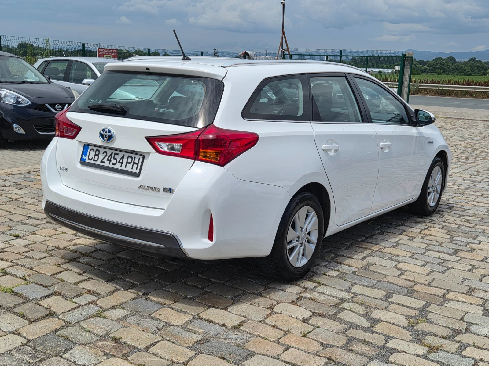 Toyota Auris 1.8HYBRID 130000KM. ВСИЧКО ПЛАТЕНО, снимка 6 - Автомобили и джипове - 55133027
