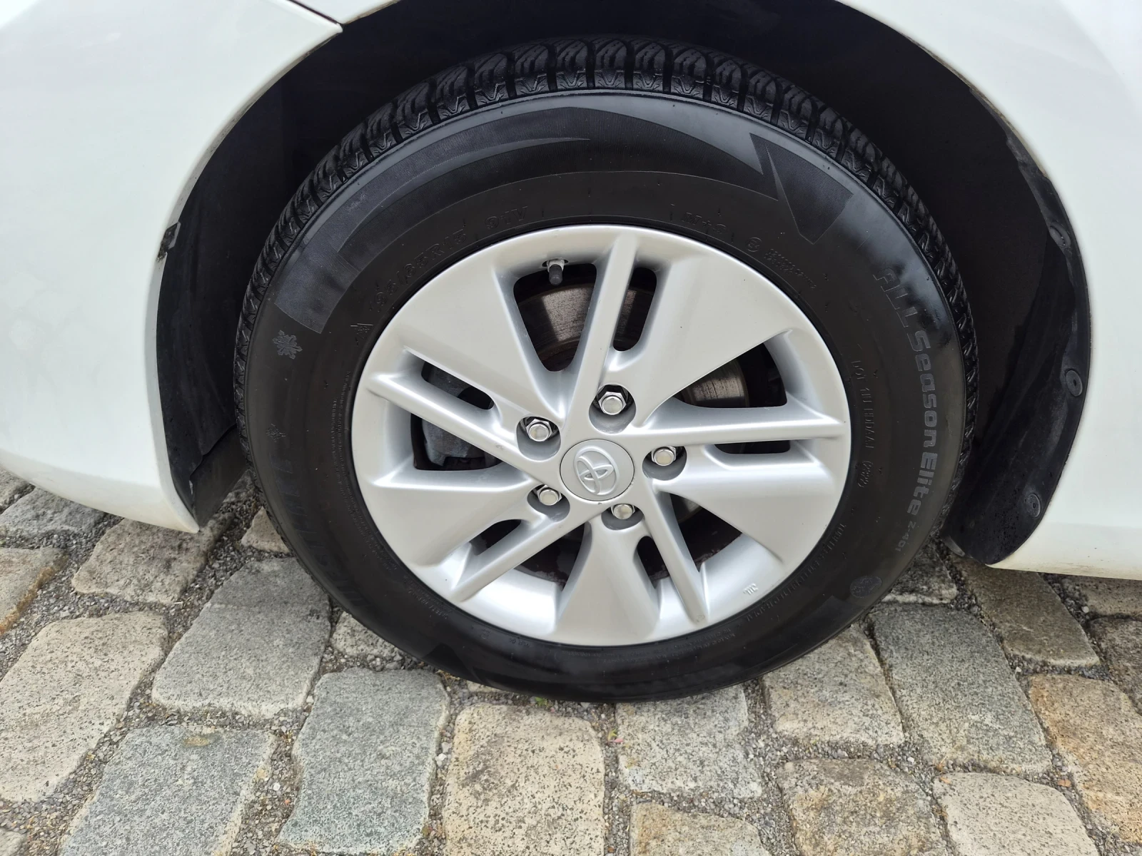 Toyota Auris 1.8HYBRID 130000KM. ВСИЧКО ПЛАТЕНО, снимка 10 - Автомобили и джипове - 55133027