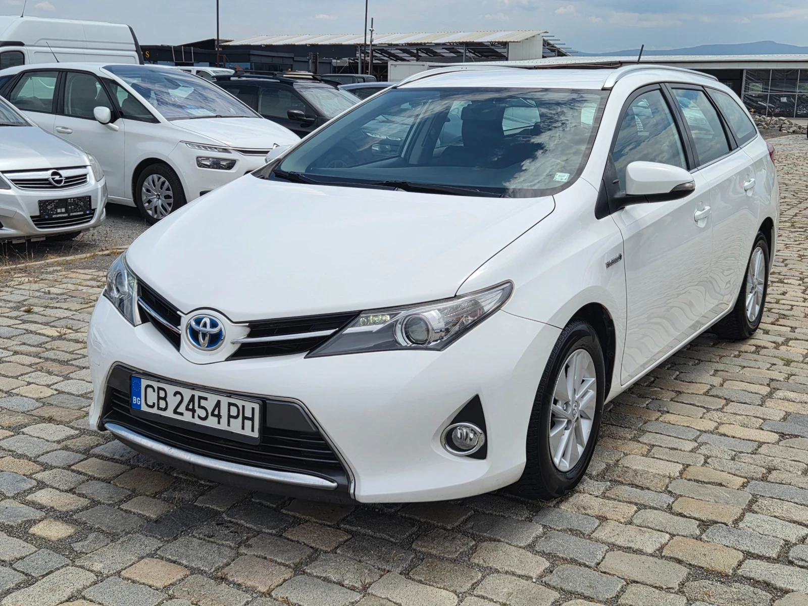 Toyota Auris 1.8HYBRID 130000KM. ВСИЧКО ПЛАТЕНО