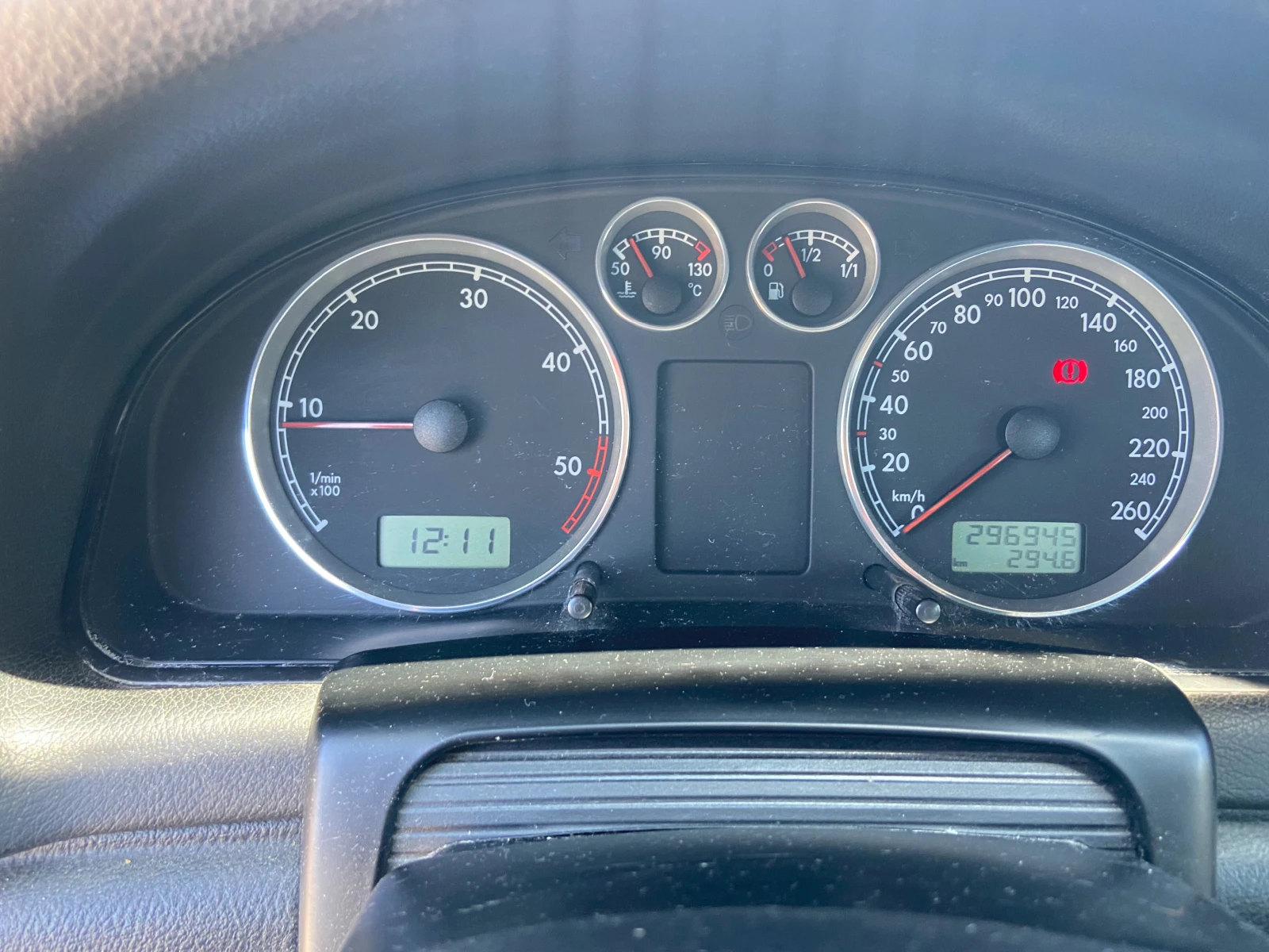 VW Passat 1.9tdi-ВСИЧКО ПЛАТЕНО, снимка 8 - Автомобили и джипове - 55524325