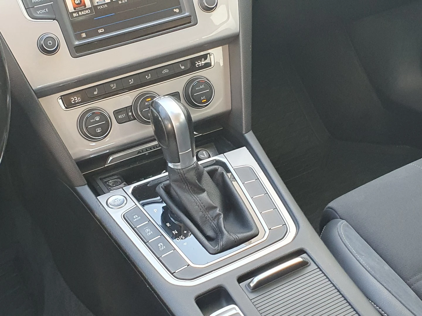 VW Passat, снимка 13 - Автомобили и джипове - 56536491