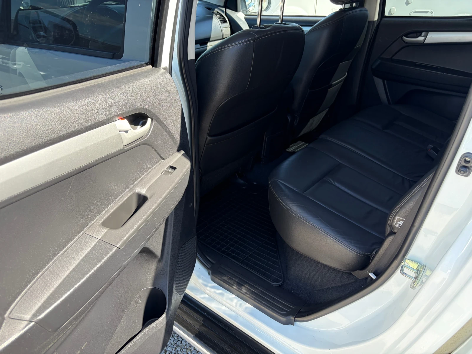 Isuzu D-max 2.5 TwinTurbo LS Generation Automatic 4x4 | Mobile.bg � ����������� 11