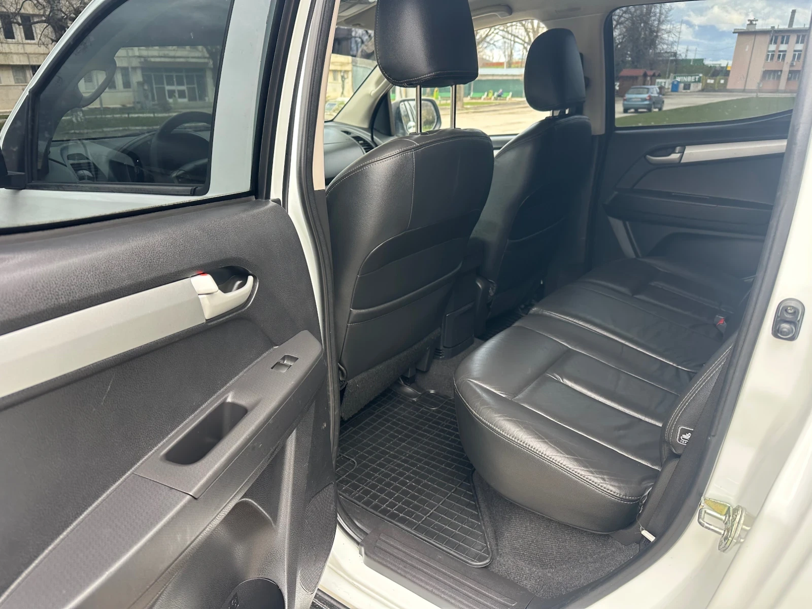 Isuzu D-max 2.5 TwinTurbo LS Generation Automatic 4x4 | Mobile.bg � ����������� 11