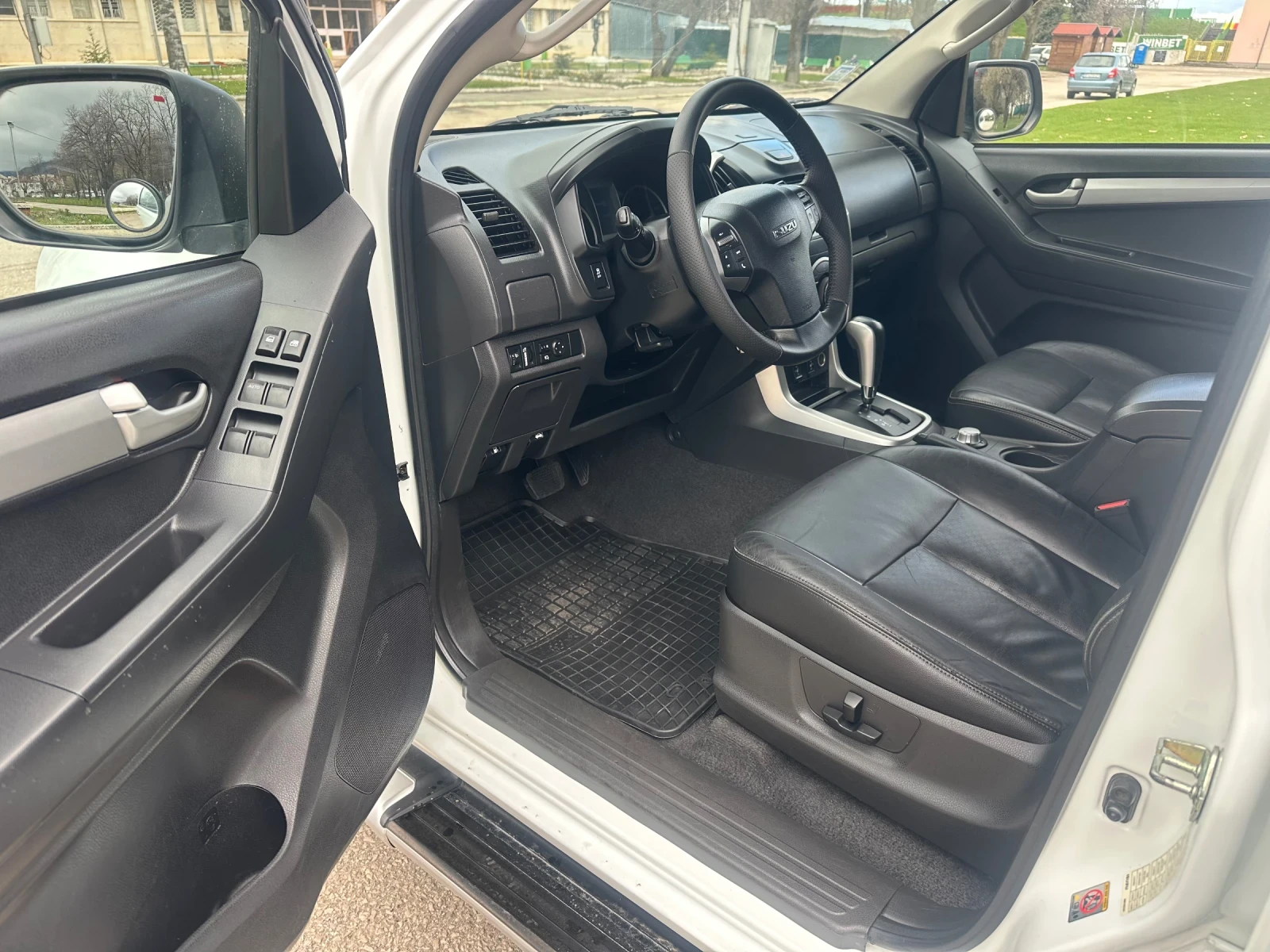 Isuzu D-max 2.5 TwinTurbo LS Generation Automatic 4x4 | Mobile.bg � ����������� 10