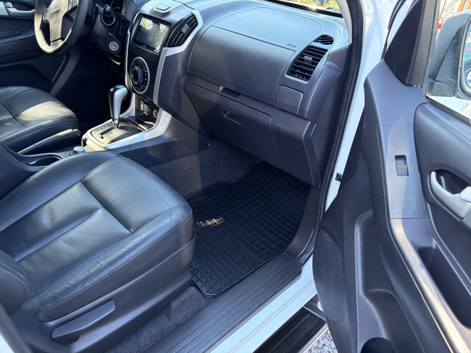 Isuzu D-max 2.5 TwinTurbo LS Generation Automatic 4x4 | Mobile.bg � ����������� 13