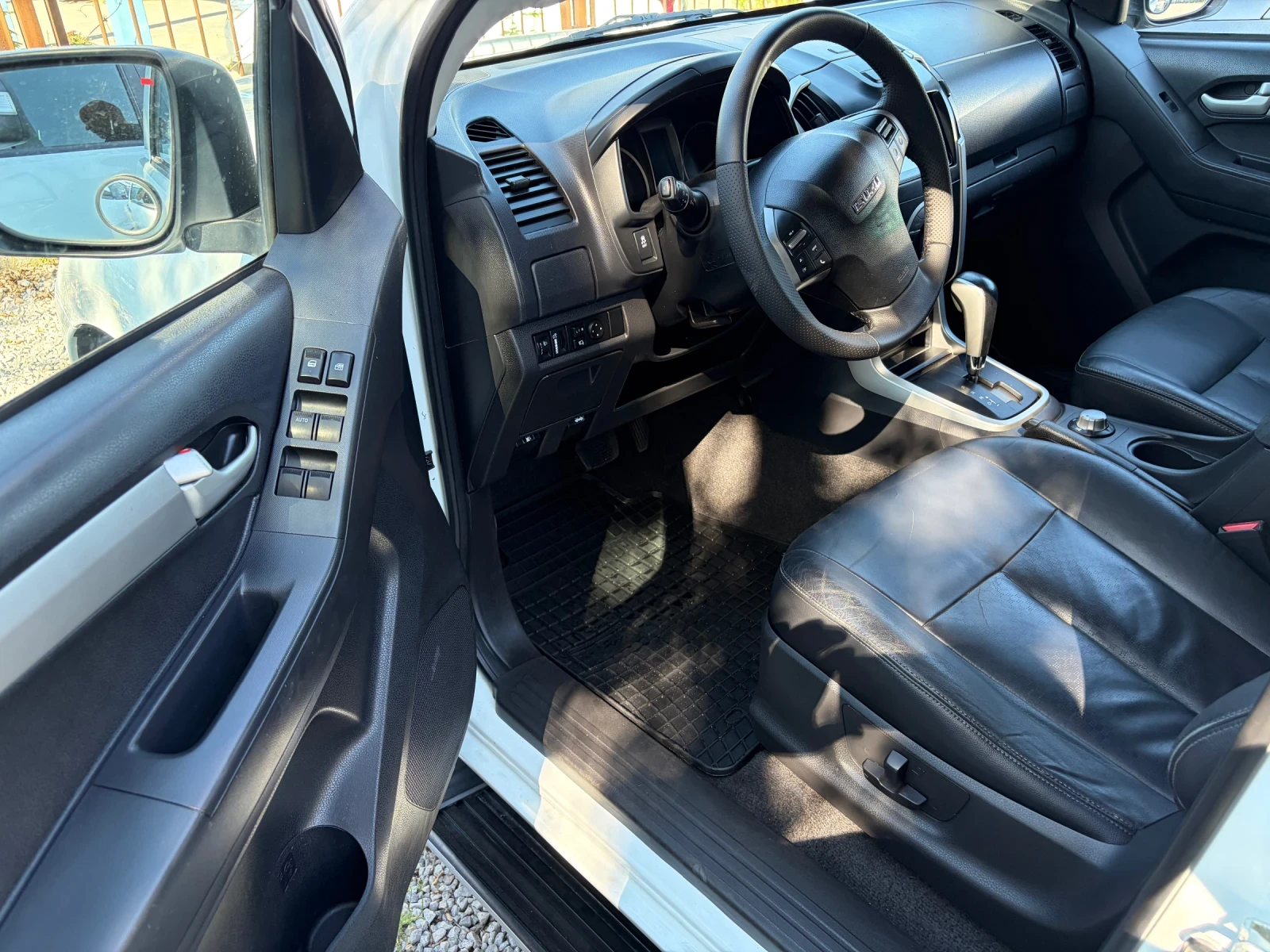 Isuzu D-max 2.5 TwinTurbo LS Generation Automatic 4x4 | Mobile.bg � ����������� 10