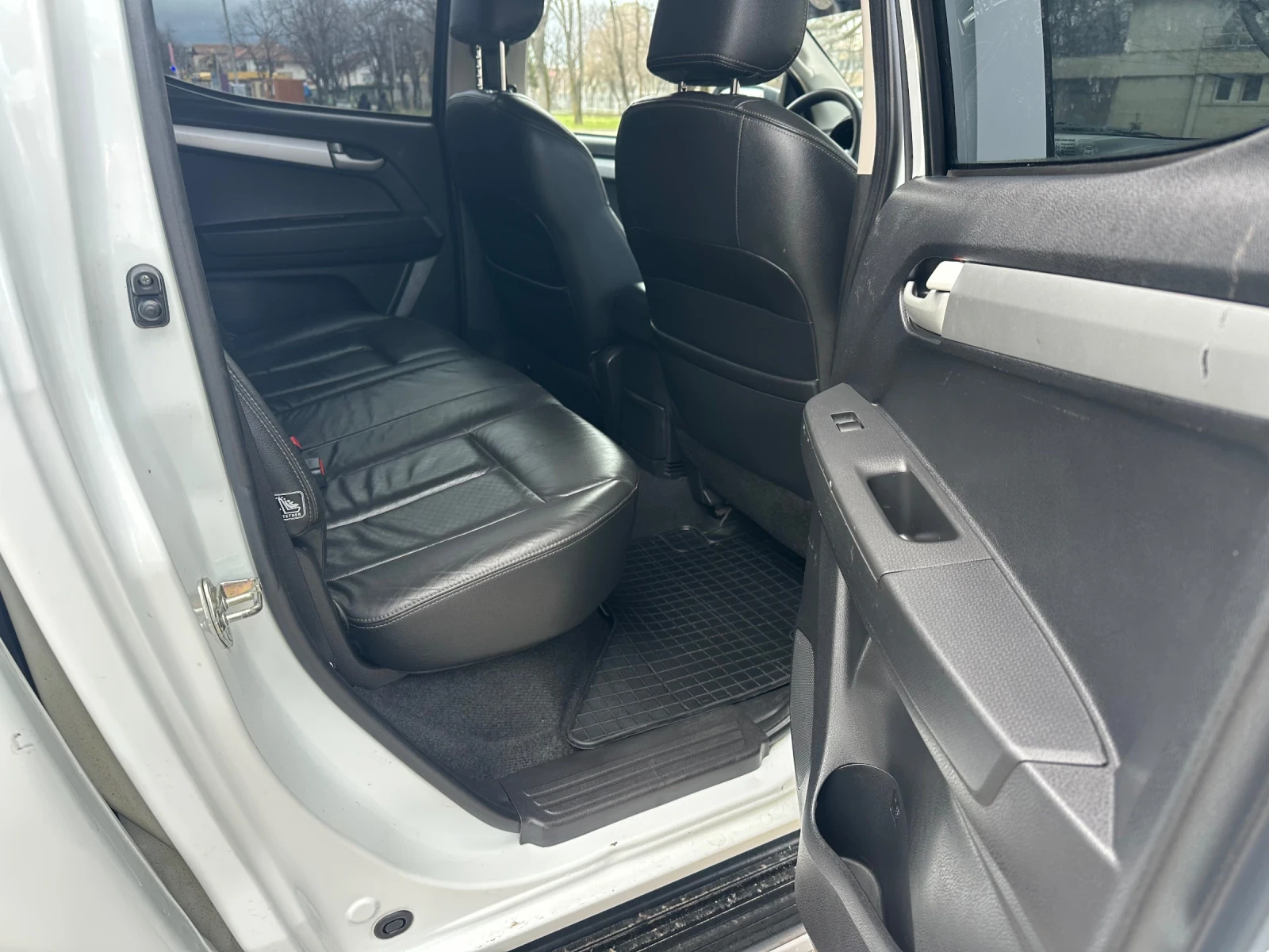 Isuzu D-max 2.5 TwinTurbo LS Generation Automatic 4x4 | Mobile.bg � ����������� 12
