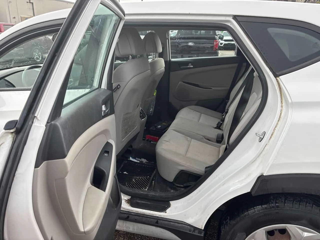 Hyundai Tucson * FWD 4dr 2.0L * CARFAX * БЕЗ ПЪРВОНАЧАЛНА ВНОСКА, снимка 17 - Автомобили и джипове - 55395238