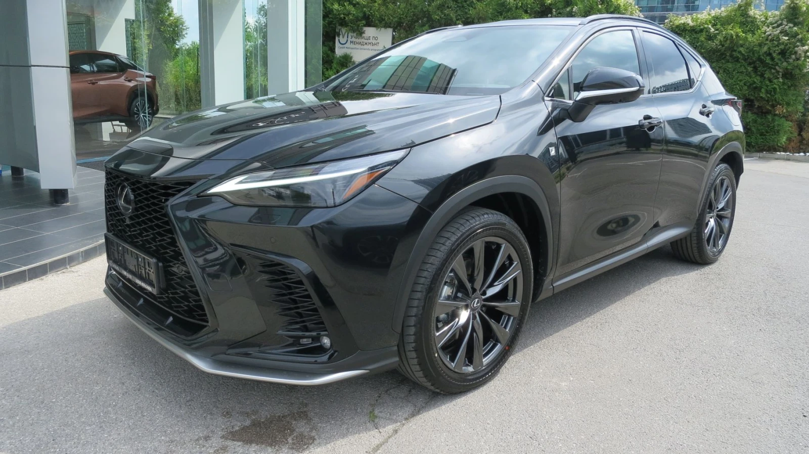 Lexus NX 0km НОВ от 450 евро/мес. 10 г.гаранция, снимка 3 - Автомобили и джипове - 56010726