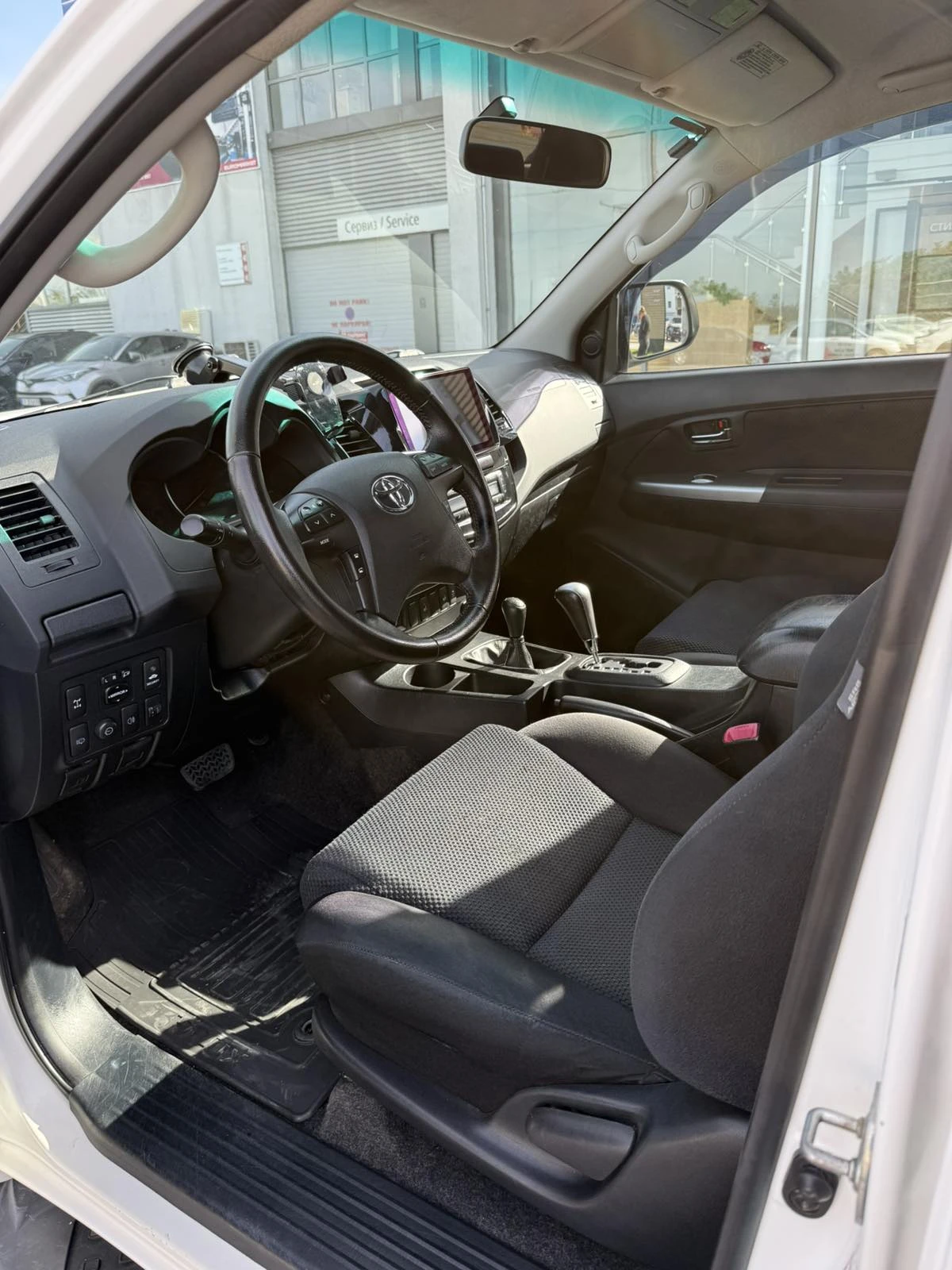 Toyota Hilux 3.0 D-4D, снимка 9 - Автомобили и джипове - 56658042