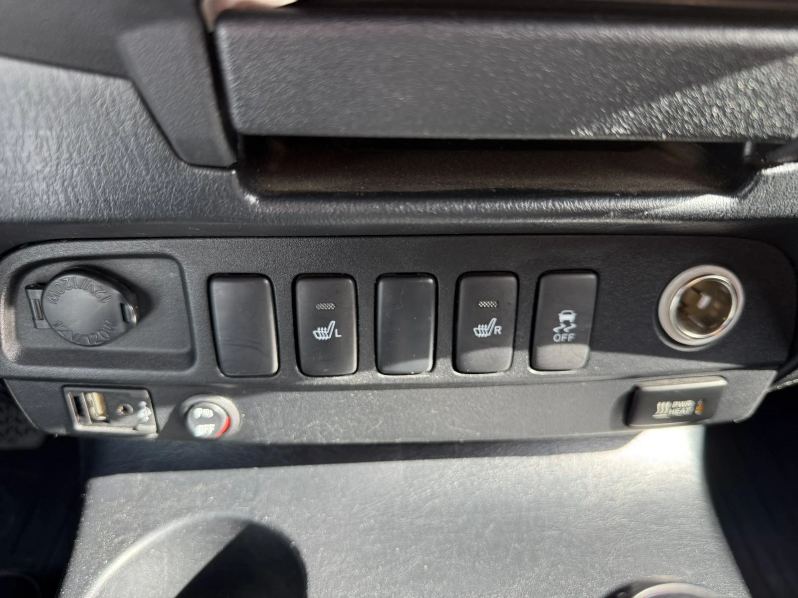 Toyota Hilux 3.0 D-4D, снимка 11 - Автомобили и джипове - 56658042
